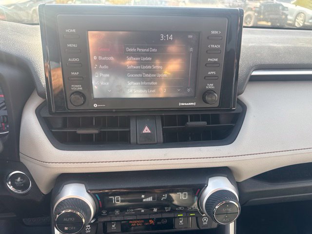 Used 2020 Toyota RAV4 XLE w/ Convenience Package FWD image 7