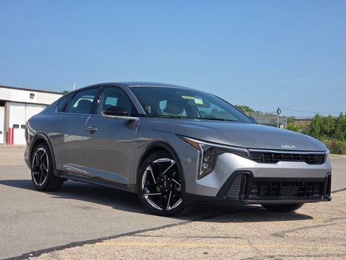 Used 2025 Kia K4 GT-Line FWD image 2