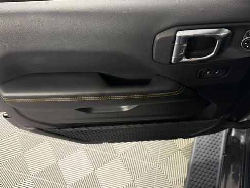 Used 2025 Jeep Wrangler Unlimited Sahara image 28