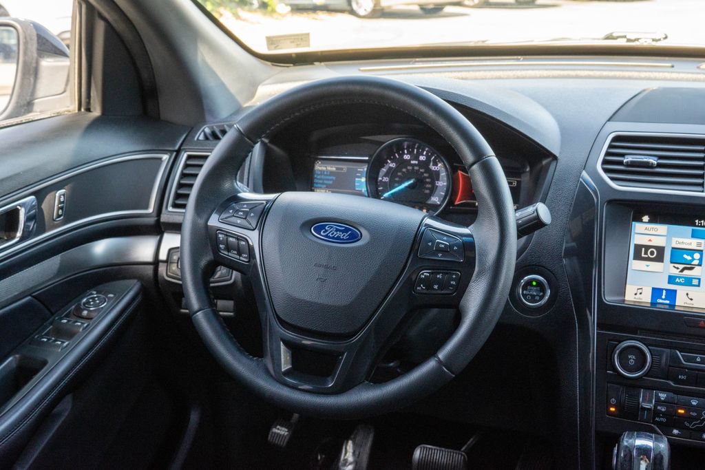 Used 2018 Ford Explorer XLT w/ Equipment Group 201A FWD image 20