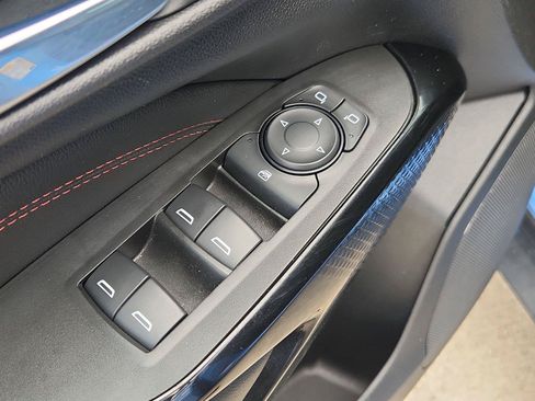 Used 2024 Chevrolet Trax RS w/ Sunroof Package FWD image 24