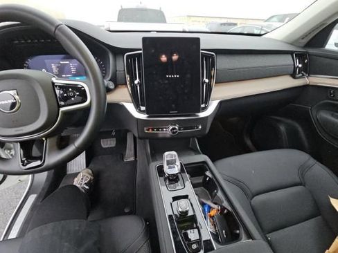 Used 2025 Volvo XC90 B5 Plus AWD/4WD image 11