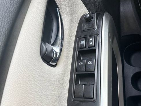 Used 2024 Nissan Titan SV w/ SV Convenience Package image 8