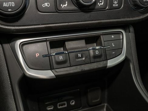 Used 2022 GMC Terrain SLT w/ Tech Package image 9