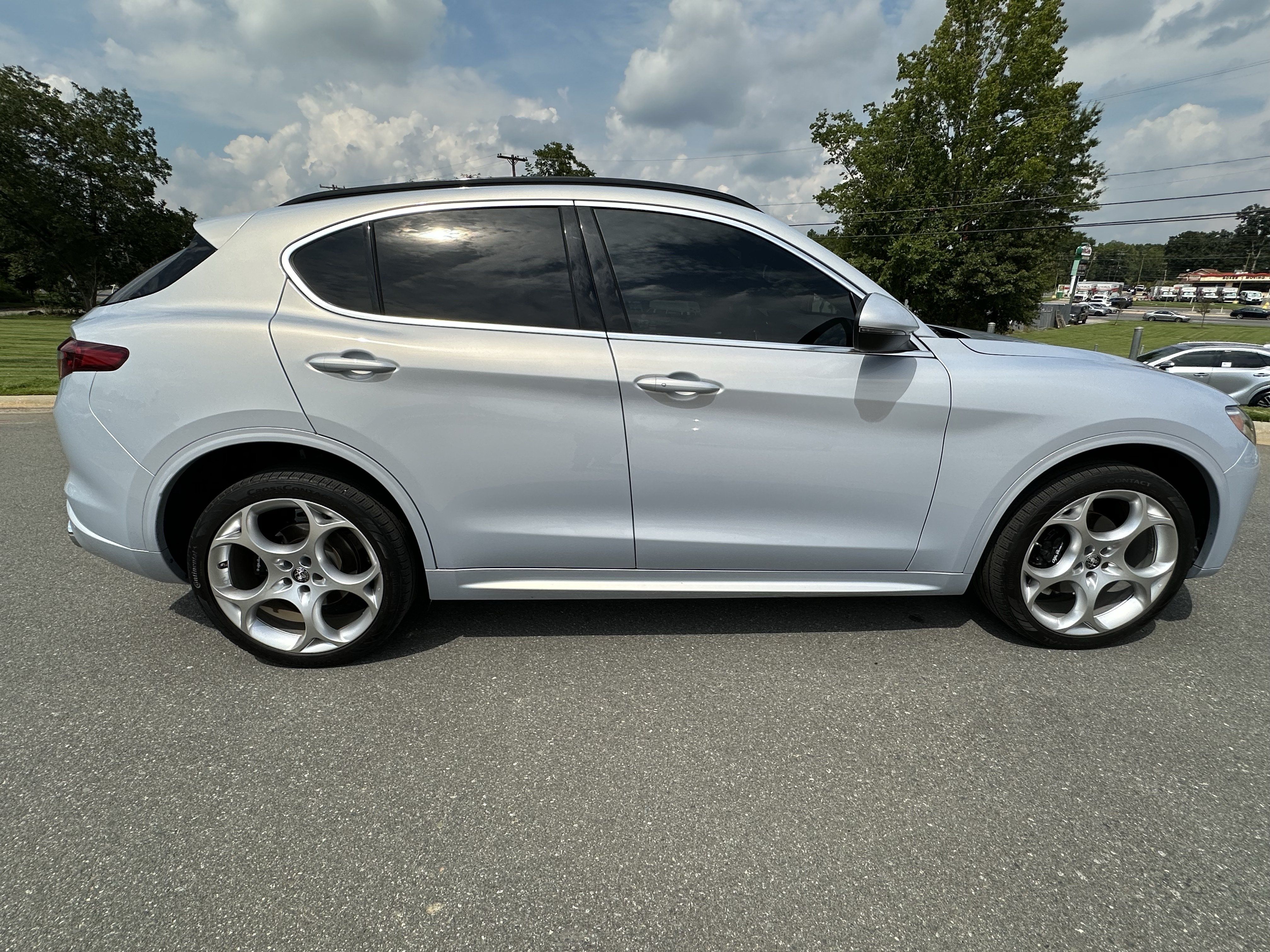 Used 2023 Alfa Romeo Stelvio Ti Lusso w/ Quick Order Package 22X Lusso AWD/4WD image 10