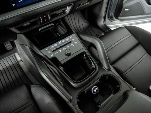 Certified 2026 Porsche Cayenne Coupe AWD/4WD image 18