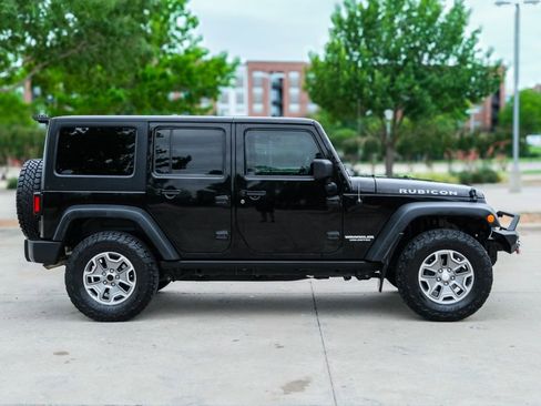Used 2014 Jeep Wrangler Unlimited Rubicon w/ Connectivity Group AWD/4WD image 16