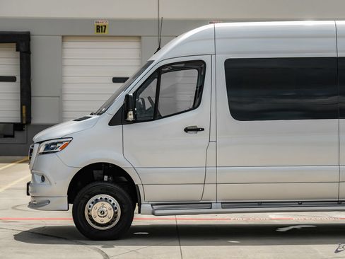 Used 2023 Mercedes-Benz Sprinter 3500 image 8