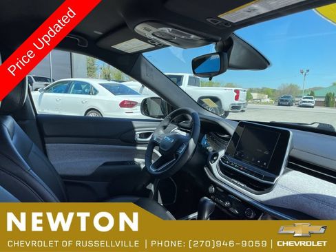 Used 2025 Jeep Compass Latitude AWD/4WD image 28