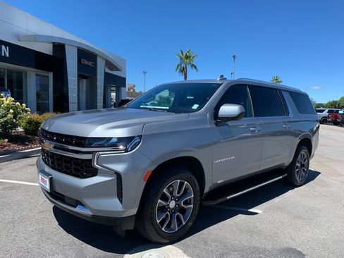 Used 2023 Chevrolet Suburban LS AWD/4WD image 2