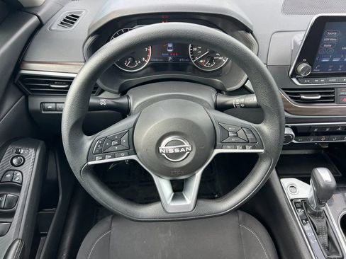 Used 2024 Nissan Altima 2.5 SV image 13
