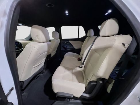 Used 2022 Chevrolet Traverse LS FWD image 16