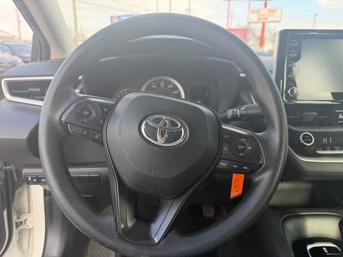 Used 2021 Toyota Corolla LE image 15