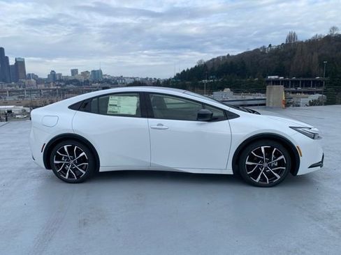 New 2026 Toyota Prius XSE image 3