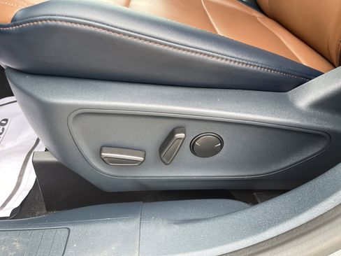 Used 2022 Ford Maverick Lariat image 13