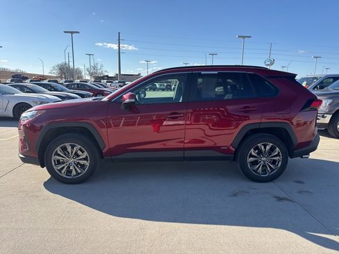 Used 2022 Toyota RAV4 XLE Premium image 27