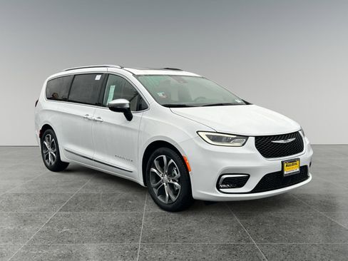 New 2026 Chrysler Pacifica Pinnacle image 7
