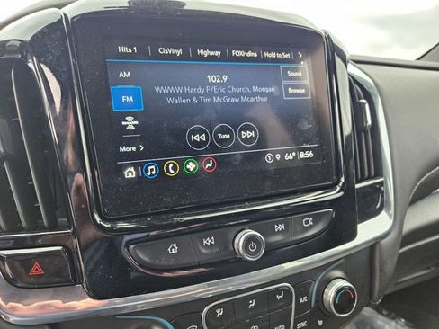 Used 2023 Chevrolet Traverse LT image 11