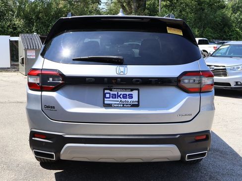 Used 2023 Honda Pilot Touring image 6
