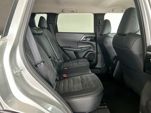 Used 2024 Mitsubishi Outlander SE FWD image 36