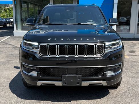 Used 2022 Jeep Wagoneer Series III w/ Premium Group I AWD/4WD image 2