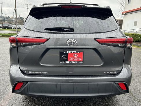 Certified 2022 Toyota Highlander XLE image 6