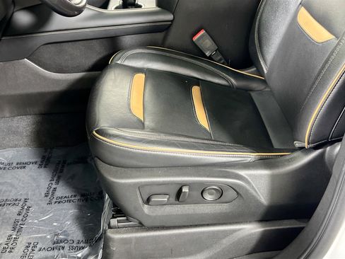 Used 2021 GMC Yukon AT4 w/ Technology Package image 19