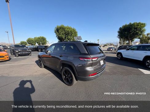 Used 2023 Jeep Grand Cherokee Altitude AWD/4WD image 3