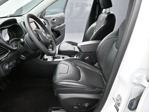 Used 2022 Jeep Cherokee Trailhawk w/ Premium Leather Package AWD/4WD image 14