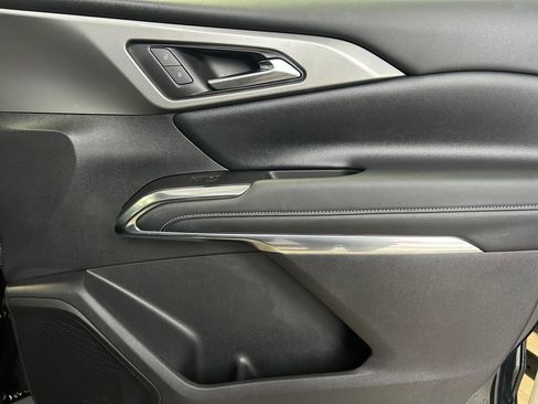 Used 2025 Chevrolet Traverse LT w/ Sun and Wheel Package image 25