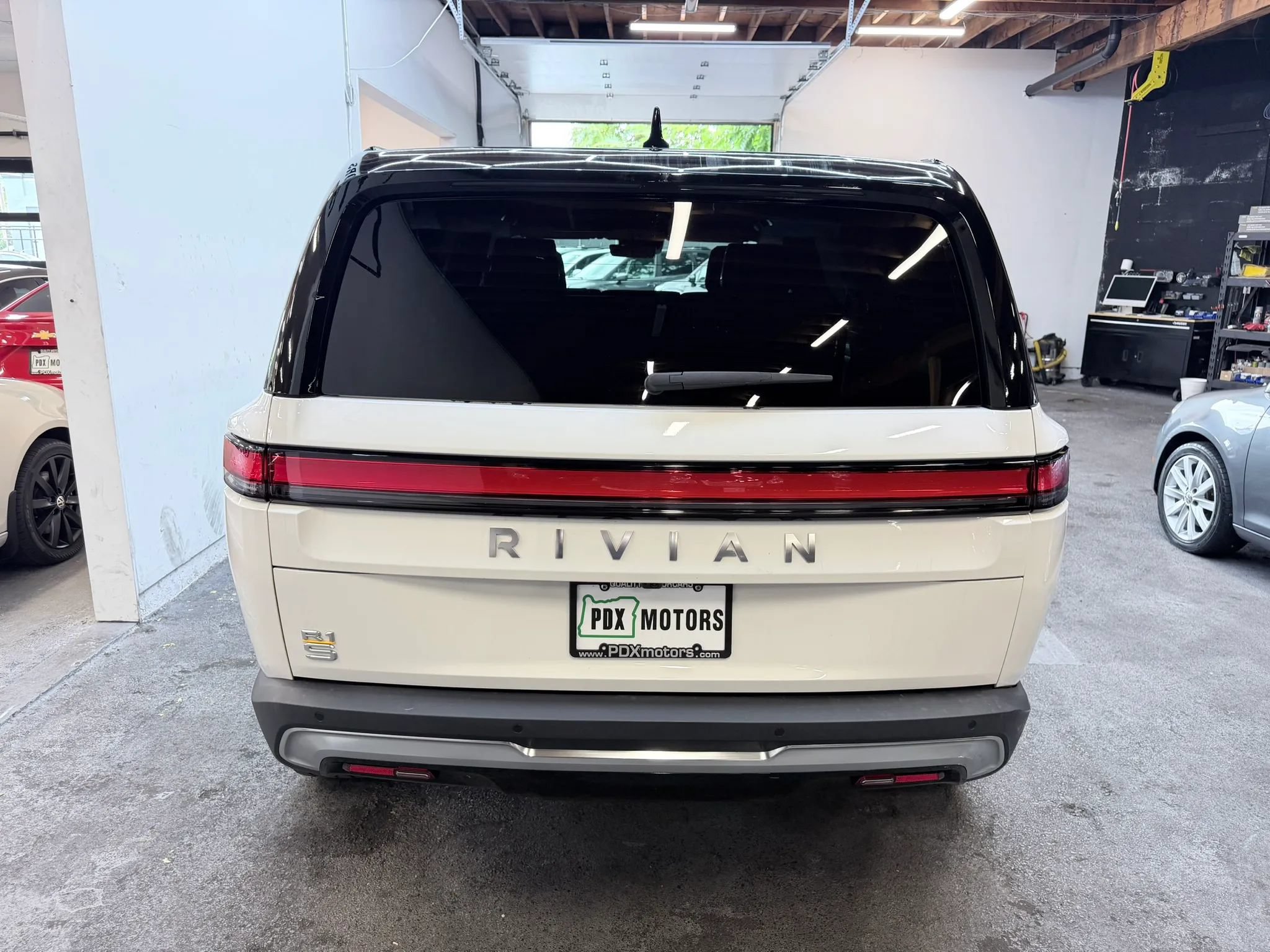Used 2022 Rivian R1S Launch Edition Quad AWD/4WD image 8
