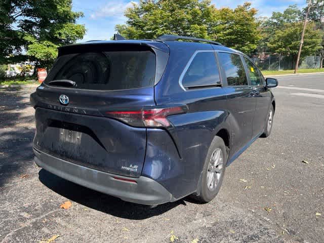 Used 2023 Toyota Sienna LE FWD image 4