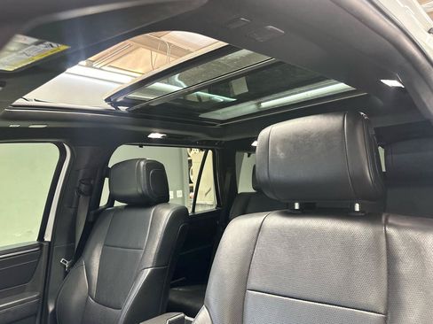 Used 2023 Toyota Sequoia Platinum AWD/4WD image 28