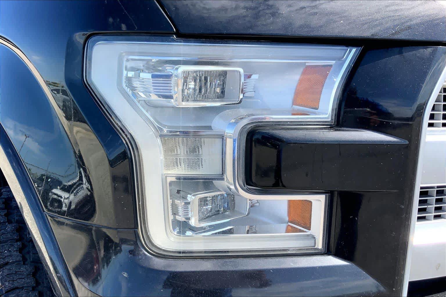 Used 2015 Ford F150 Platinum w/ Equipment Group 701A Luxury AWD/4WD image 27
