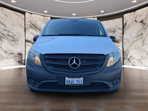 Used 2022 Mercedes-Benz Metris image 2