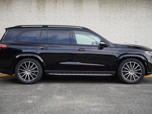 Used 2023 Mercedes-Benz GLS 580 4MATIC image 9