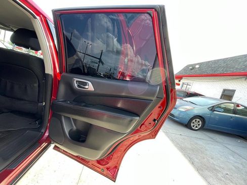 Used 2018 Nissan Pathfinder S FWD image 9
