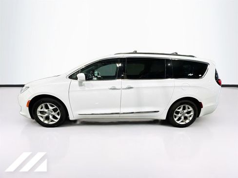 Used 2020 Chrysler Pacifica Touring-L FWD image 8