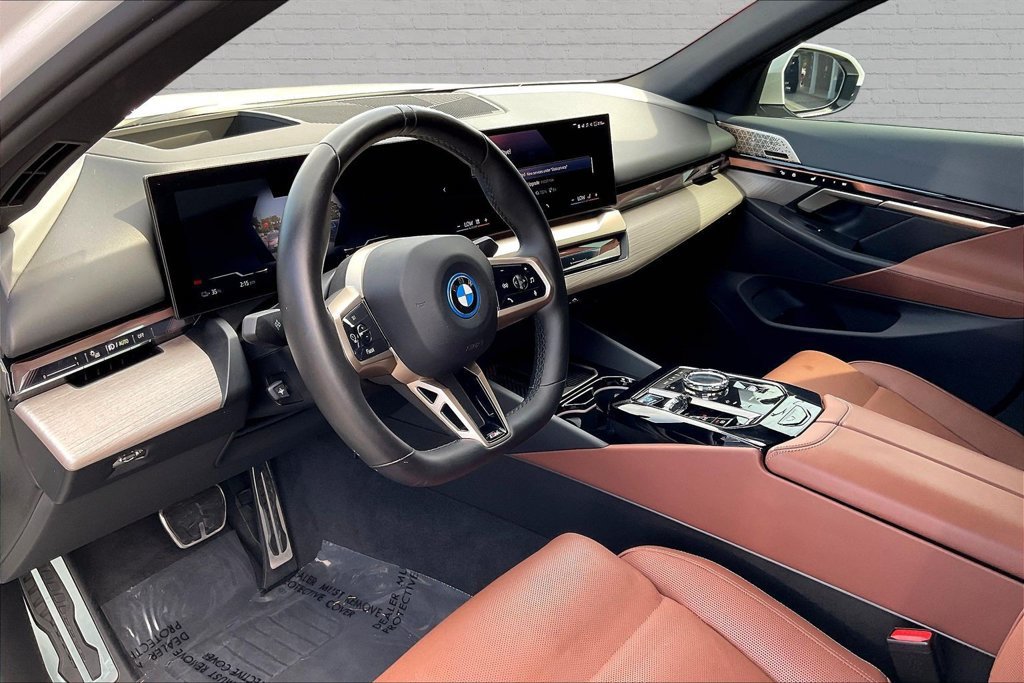 Used 2024 BMW i5 eDrive40i w/ Executive Package RWD image 17