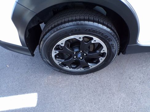 Used 2023 Subaru Crosstrek 2.0i Premium image 7