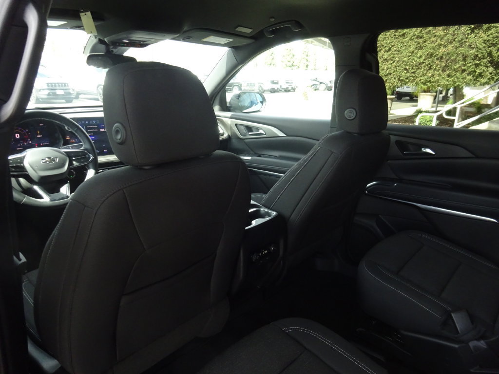 Used 2026 Chevrolet Traverse LT w/ Midnight/Sport Edition FWD image 18