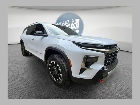 Used 2026 Chevrolet Traverse Z71 w/ LPO, Floor Liner Package AWD/4WD image 1