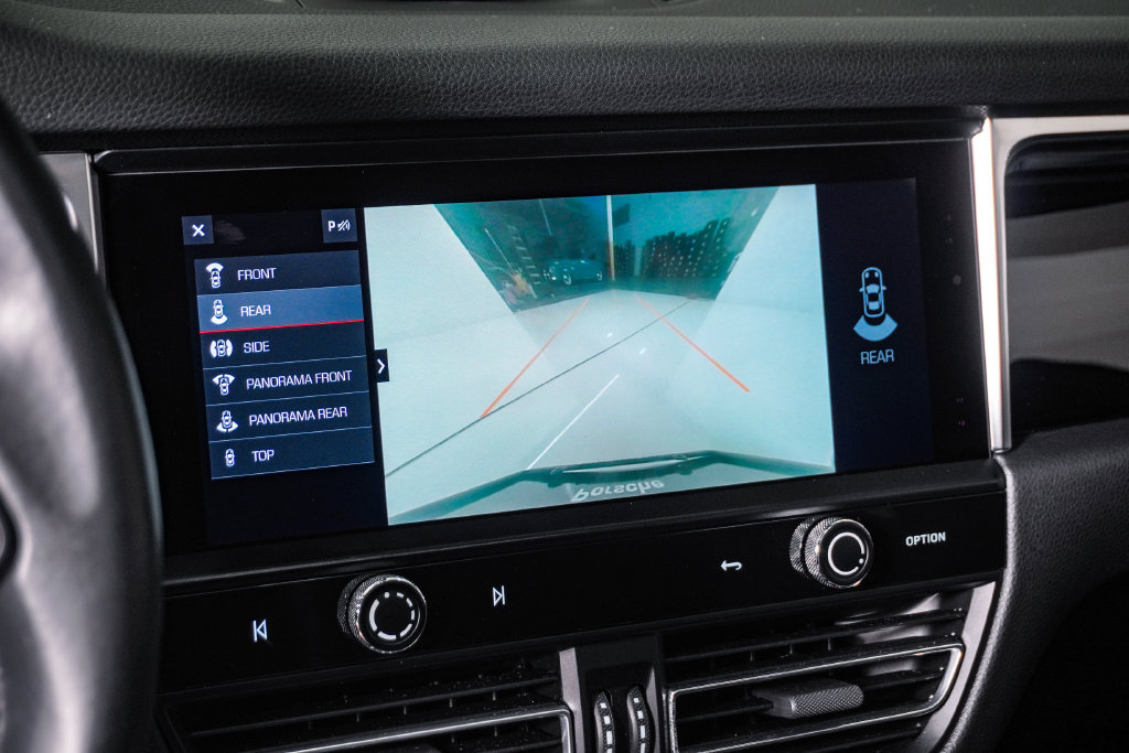 Certified 2022 Porsche Macan S AWD/4WD image 23