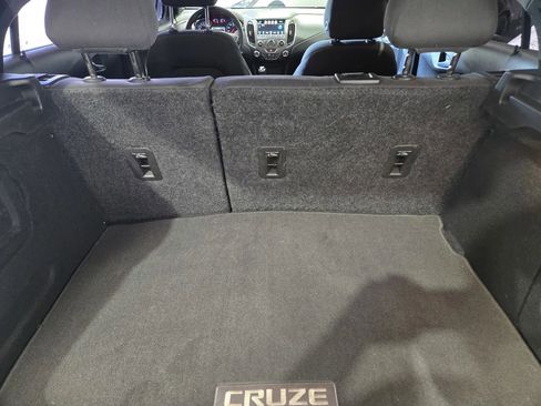 Used 2018 Chevrolet Cruze LT w/ Sun And Sound Package FWD image 10