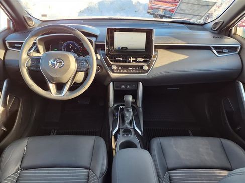 Used 2023 Toyota Corolla Cross XSE w/ Convenience Package image 6