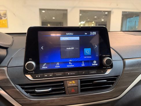 Used 2025 Nissan Altima 2.5 SV FWD image 20