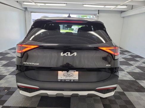Used 2023 Kia Sportage EX AWD/4WD image 5