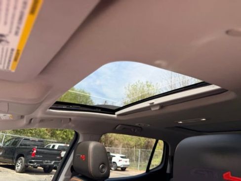 Used 2022 GMC Acadia AT4 w/ Technology Package AWD/4WD image 17