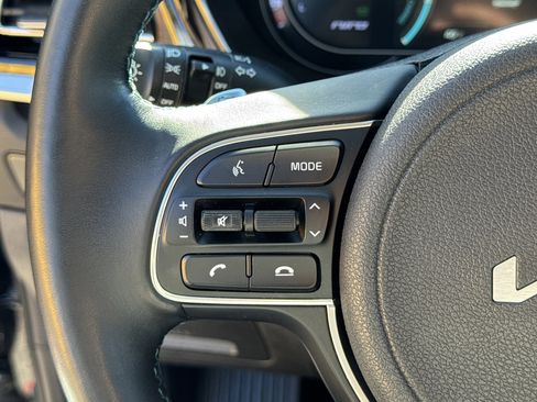 Used 2022 Kia Niro EX Premium w/ Cold Weather Package image 25