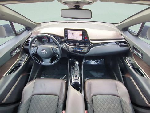 Used 2019 Toyota C-HR Limited FWD image 11